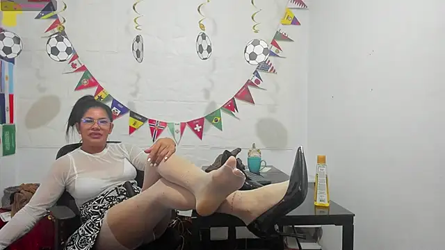 Miss clarepocahose online show from June 22, 2026, 3:25 am