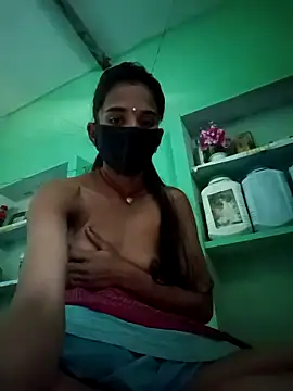 Snapshot of Uma_sain chatting on December 5, 2025, 6:45 am Uma sain online show from December 5, 2025, 6:45 am