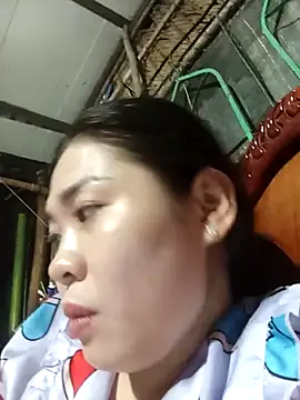 Lin-kute98 online show from May 4, 2026, 1:47 pm
