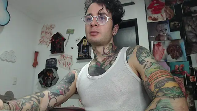 Snapshot of CryBoy13 chatting on December 1, 2025, 3:51 am CryBoy13 online show from December 1, 2025, 3:51 am