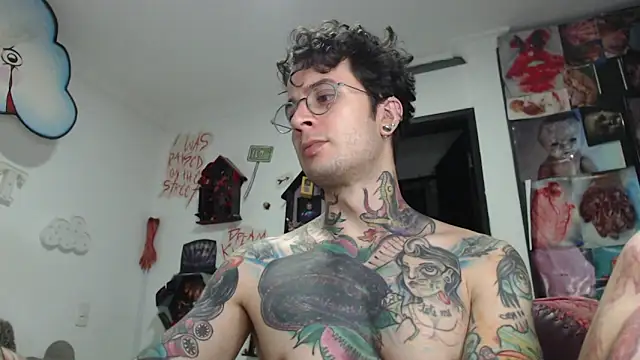 Snapshot of CryBoy13 chatting on November 24, 2025, 6:46 am CryBoy13 online show from November 24, 2025, 6:46 am