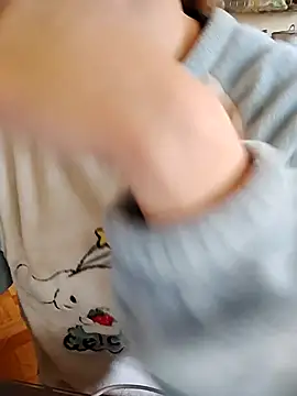 Snapshot of HanniZii chatting on December 2, 2025, 4:03 am HanniZii online show from December 2, 2025, 4:03 am