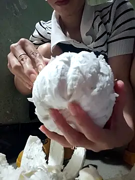 Snapshot of LianLaz chatting on December 18, 2025, 3:11 am LianLaz online show from December 18, 2025, 3:11 am