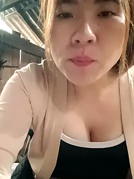 Snapshot of Lily-ross22 chatting on December 5, 2025, 5:28 am Lily-ross22 online show from December 5, 2025, 5:28 am