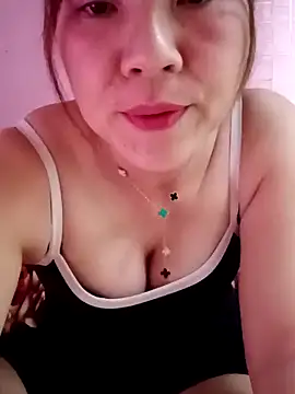 Snapshot of Lily-ross22 chatting on February 7, 2026, 6:10 am Lily-ross22 online show from February 7, 2026, 6:10 am