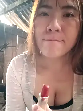 Snapshot of Lily-ross22 chatting on December 4, 2025, 4:44 am Lily-ross22 online show from December 4, 2025, 4:44 am