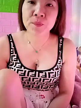 Snapshot of Lily-ross22 chatting on February 14, 2026, 3:29 am Lily-ross22 online show from February 14, 2026, 3:29 am