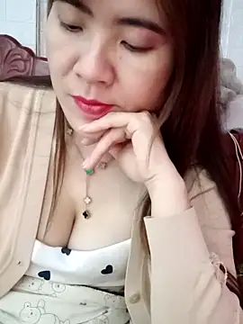 Snapshot of Lily-ross22 chatting on February 8, 2026, 6:22 am Lily-ross22 online show from February 8, 2026, 6:22 am