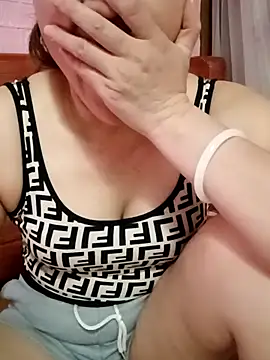 Lily-ross22 online show from July 5, 2026, 5:42 pm