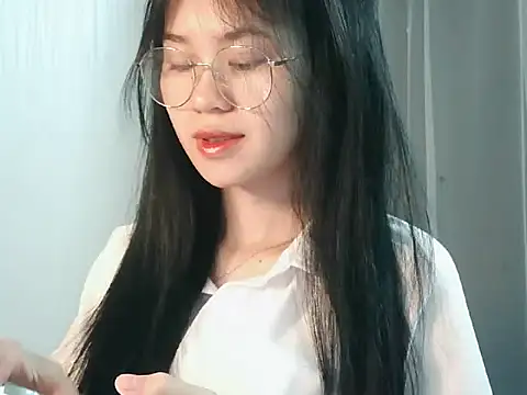 Snapshot of Nunaa18 chatting on November 26, 2025, 4:45 am Nunaa18 online show from November 26, 2025, 4:45 am