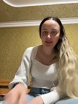 Snapshot of TomilaSi chatting on December 5, 2025, 7:23 pm TomilaSi online show from December 5, 2025, 7:23 pm