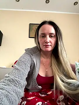 Snapshot of TomilaSi chatting on December 14, 2025, 8:53 am TomilaSi online show from December 14, 2025, 8:53 am