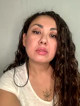 Snapshot of Tomiris87 chatting on December 15, 2025, 3:12 am Tomiris87 online show from December 15, 2025, 3:12 am