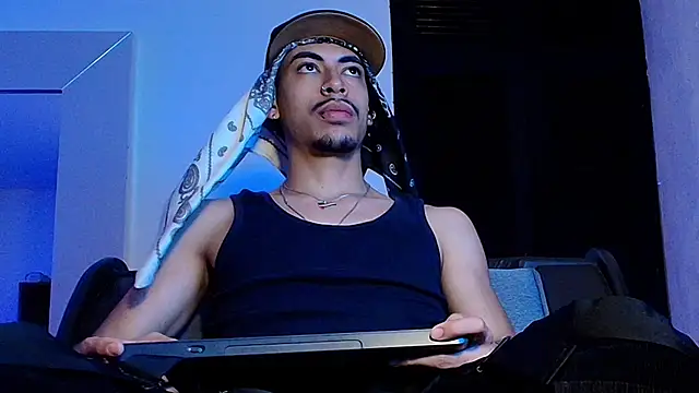 Snapshot of Da_usma00 chatting on December 16, 2025, 4:06 am Da usma00 online show from December 16, 2025, 4:06 am