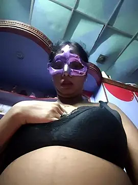 aarti03fb online show from June 19, 2026, 6:58 pm