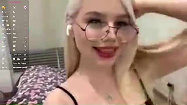 Snapshot of MistikMinx chatting on November 26, 2025, 1:44 pm MistikMinx online show from November 26, 2025, 1:44 pm