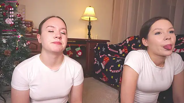 Snapshot of VirginiaRowe chatting on December 3, 2025, 3:22 pm VirginiaRowe online show from December 3, 2025, 3:22 pm