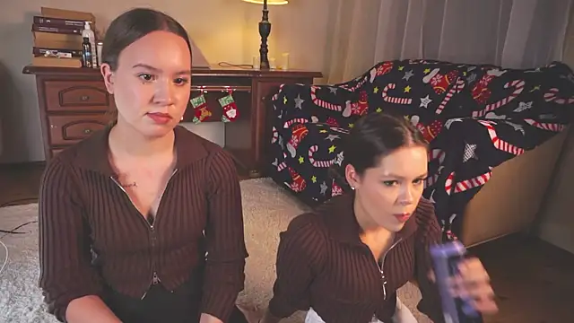 Snapshot of VirginiaRowe chatting on November 28, 2025, 2:17 pm VirginiaRowe online show from November 28, 2025, 2:17 pm