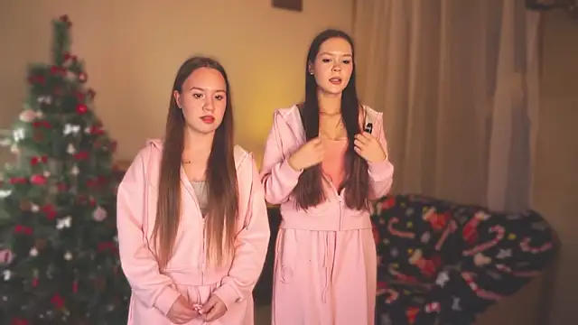 Snapshot of VirginiaRowe chatting on December 1, 2025, 1:56 pm VirginiaRowe online show from December 1, 2025, 1:56 pm