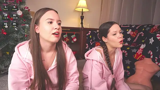 Snapshot of VirginiaRowe chatting on December 14, 2025, 1:28 pm VirginiaRowe online show from December 14, 2025, 1:28 pm