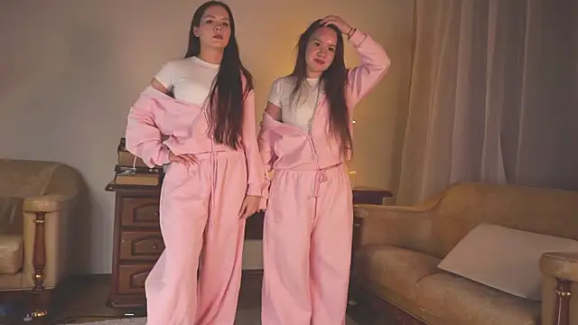 Snapshot of VirginiaRowe chatting on November 25, 2025, 2:28 pm VirginiaRowe online show from November 25, 2025, 2:28 pm