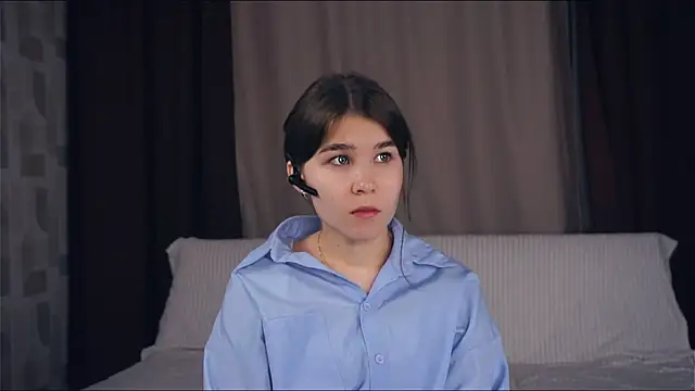 Snapshot of ZulaRattan chatting on December 4, 2025, 7:02 pm ZulaRattan online show from December 4, 2025, 7:02 pm