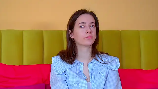 Snapshot of LilyLanes chatting on December 1, 2025, 6:47 am LilyLanes online show from December 1, 2025, 6:47 am