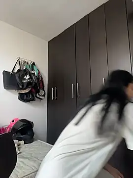 Snapshot of Miia_moonn chatting on January 7, 2026, 12:32 pm Miia moonn online show from January 7, 2026, 12:32 pm