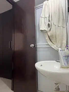 Snapshot of Miia_moonn chatting on December 22, 2025, 11:32 am Miia moonn online show from December 22, 2025, 11:32 am