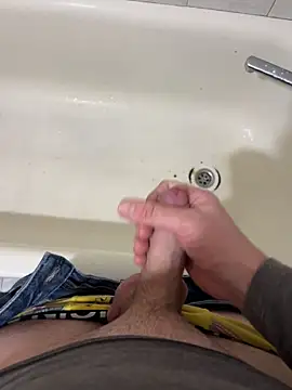 Snapshot of theh0tdick chatting on November 29, 2025, 5:46 pm theh0tdick online show from November 29, 2025, 5:46 pm