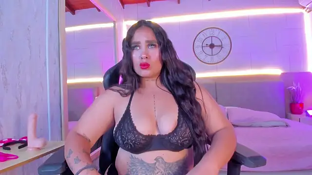 Snapshot of Julietaa_1 chatting on December 4, 2025, 7:46 pm Julietaa 1 online show from December 4, 2025, 7:46 pm