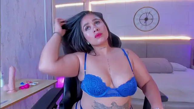 Snapshot of Julietaa_1 chatting on December 3, 2025, 7:35 pm Julietaa 1 online show from December 3, 2025, 7:35 pm