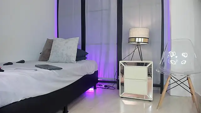 niicole steele  online show from January 14, 2026, 7:06 pm