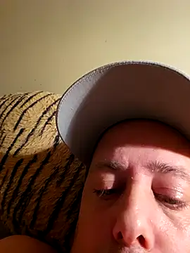 Snapshot of BODY78_M chatting on December 13, 2025, 8:04 pm BODY78 M online show from December 13, 2025, 8:04 pm