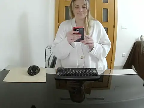 Snapshot of Adelyxveex chatting on November 27, 2025, 12:11 am Adelyxveex online show from November 27, 2025, 12:11 am