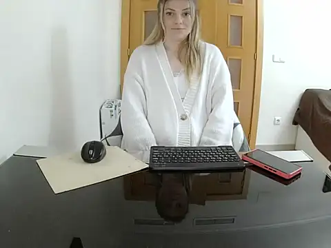 Snapshot of Adelyxveex chatting on November 26, 2025, 12:05 pm Adelyxveex online show from November 26, 2025, 12:05 pm