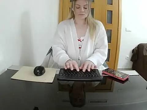 Snapshot of Adelyxveex chatting on December 3, 2025, 11:58 pm Adelyxveex online show from December 3, 2025, 11:58 pm