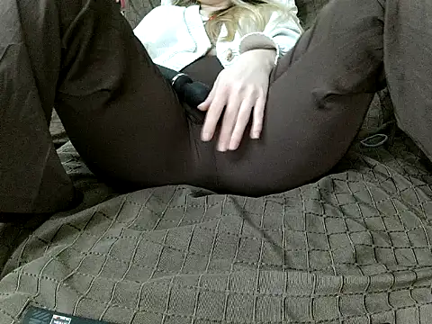 Snapshot of Adelyxveex chatting on December 4, 2025, 12:26 pm Adelyxveex online show from December 4, 2025, 12:26 pm