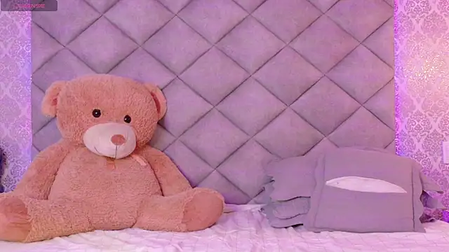 TinyCurlQueen online show from December 5, 2025, 7:55 pm