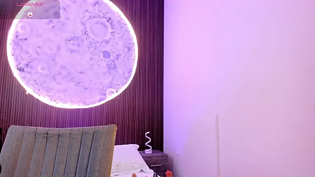 IvannaVolk  online show from February 7, 2026, 4:53 am