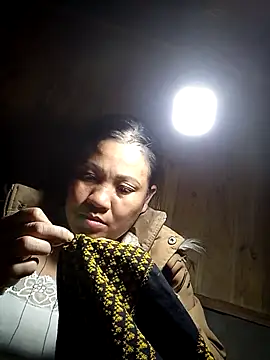 Snapshot of hey-bana chatting on December 5, 2025, 1:10 pm hey-bana online show from December 5, 2025, 1:10 pm