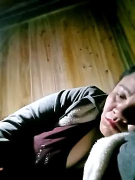 Snapshot of hey-bana chatting on December 14, 2025, 8:25 pm hey-bana online show from December 14, 2025, 8:25 pm