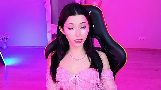 Snapshot of RedMidnight chatting on February 13, 2026, 9:04 pm RedMidnight online show from February 13, 2026, 9:04 pm