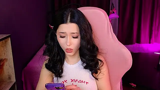 Snapshot of RedMidnight chatting on March 10, 2026, 8:24 pm RedMidnight online show from March 10, 2026, 8:24 pm