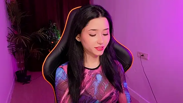 Snapshot of RedMidnight chatting on February 6, 2026, 8:49 pm RedMidnight online show from February 6, 2026, 8:49 pm