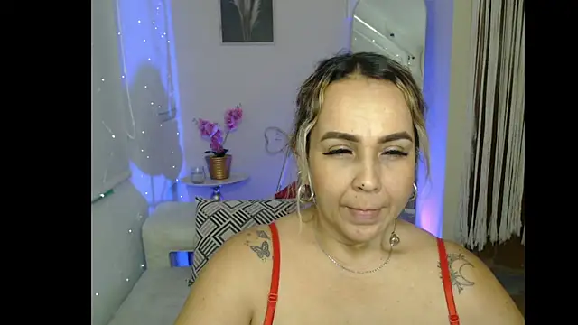Snapshot of Aunty_milf chatting on June 16, 2026, 7:58 pm Aunty milf online show from June 16, 2026, 7:58 pm