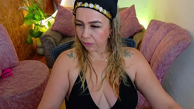 Aunty milf online show from February 25, 2026, 7:58 pm