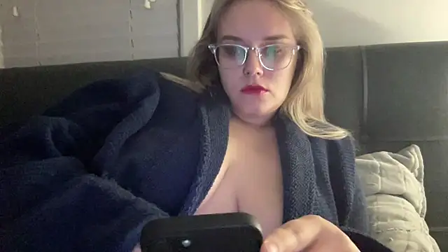 Snapshot of babyblue977 chatting on February 12, 2026, 3:50 am babyblue977 online show from February 12, 2026, 3:50 am