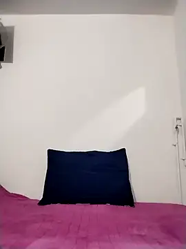 Snapshot of NiinaHans chatting on December 4, 2025, 10:58 am NiinaHans online show from December 4, 2025, 10:58 am