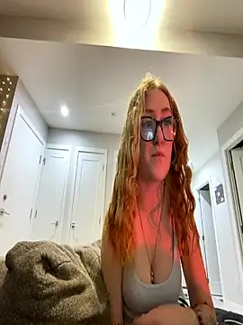 Snapshot of SienaLowel chatting on December 19, 2025, 3:21 am SienaLowel online show from December 19, 2025, 3:21 am